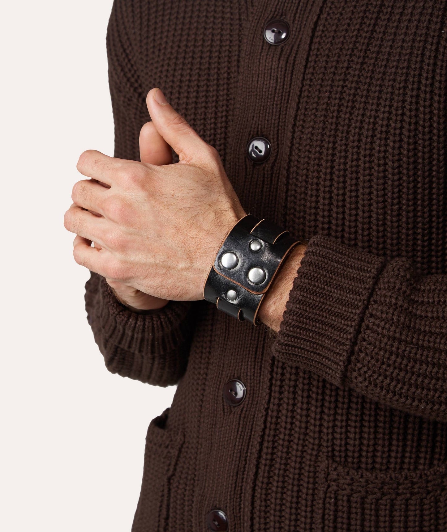 Bracelet noir en cuir 8PER285101