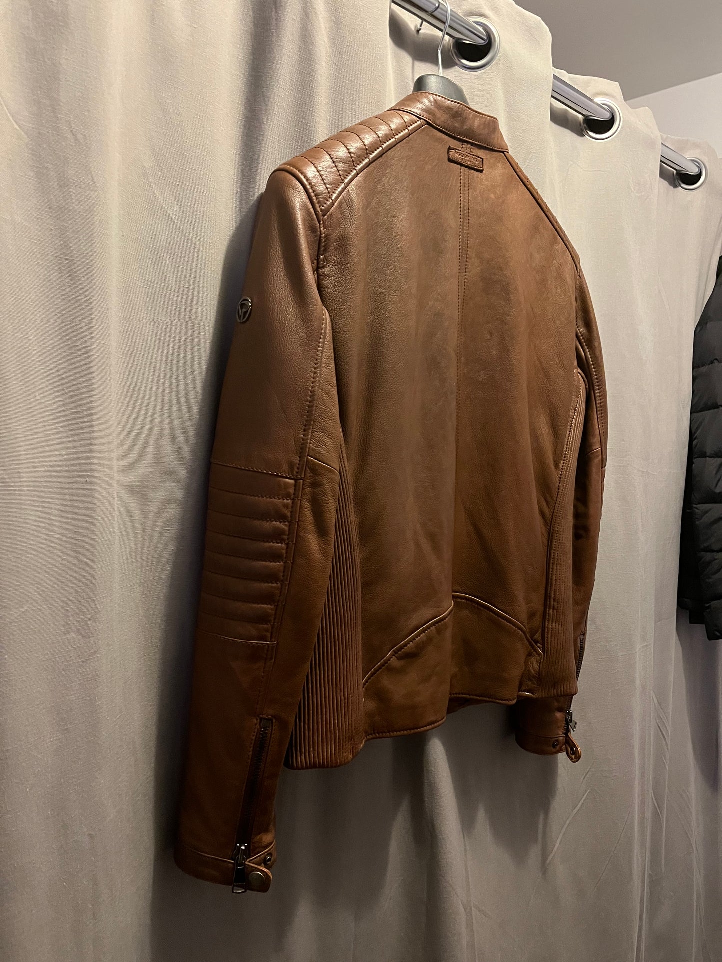 Veste cuir en excellent état ( neuve )