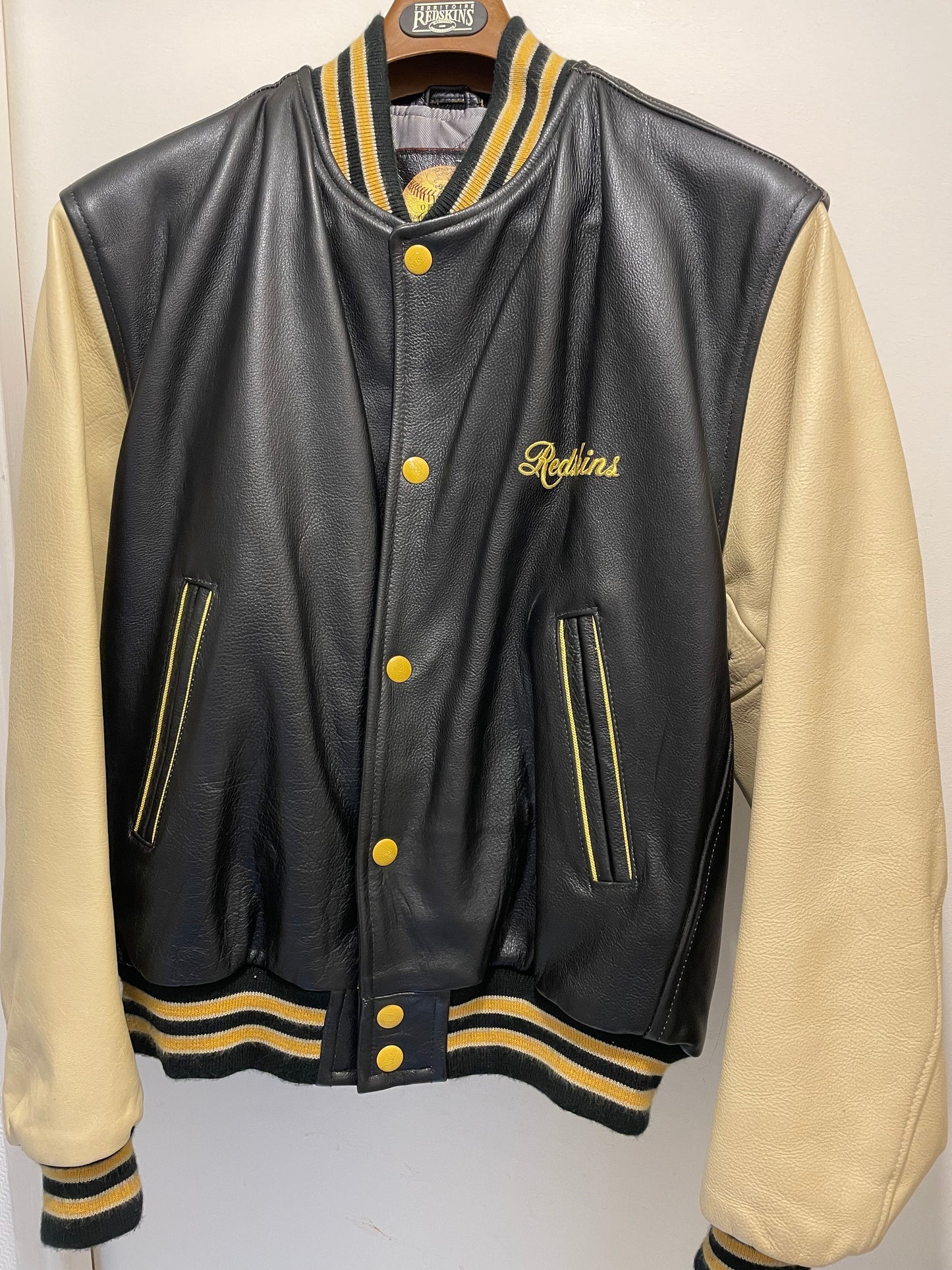Blouson garment en cuir jaune noir