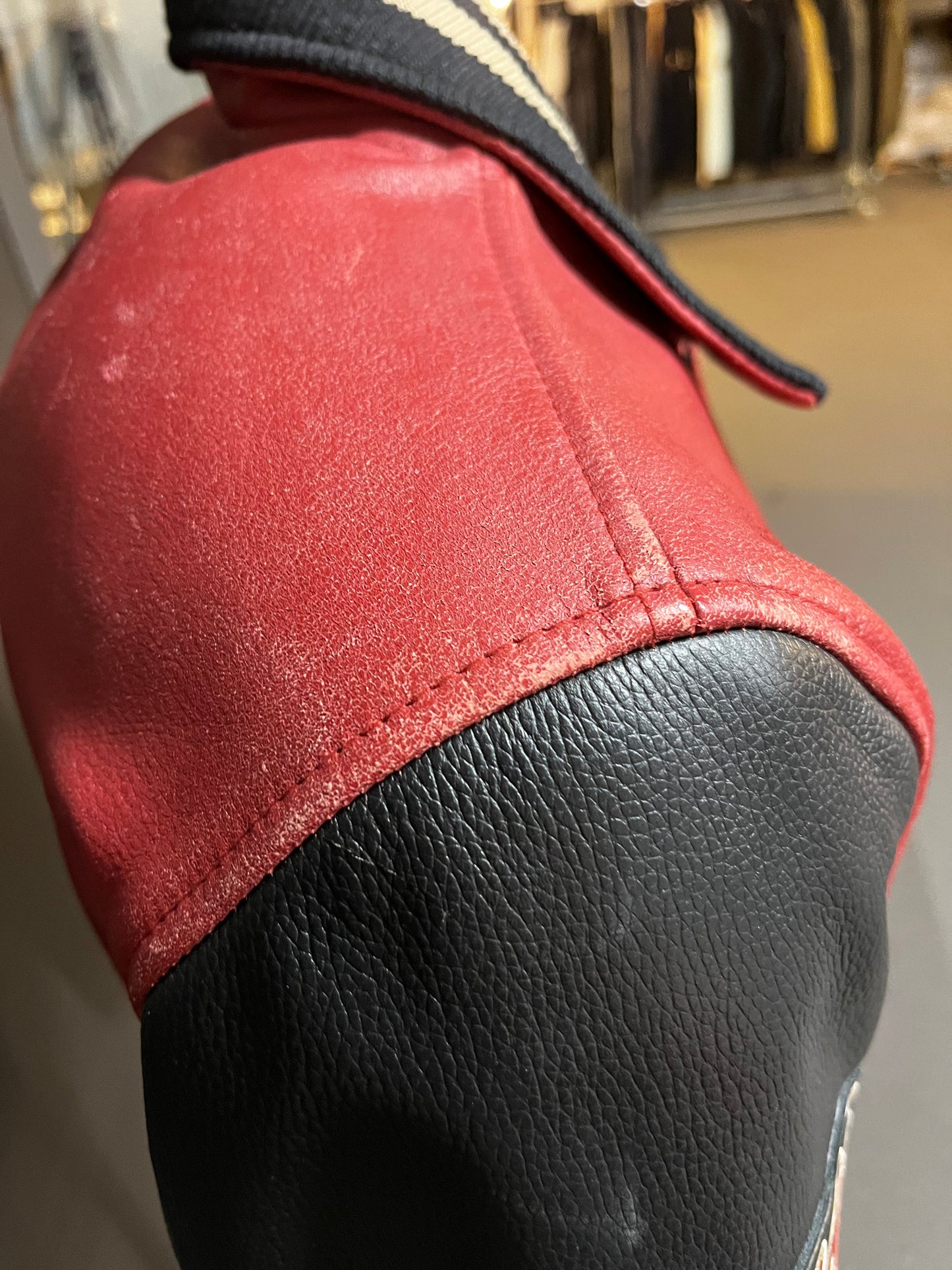 Blouson En Cuir rouge / noir SKATEBOARD COHIBA