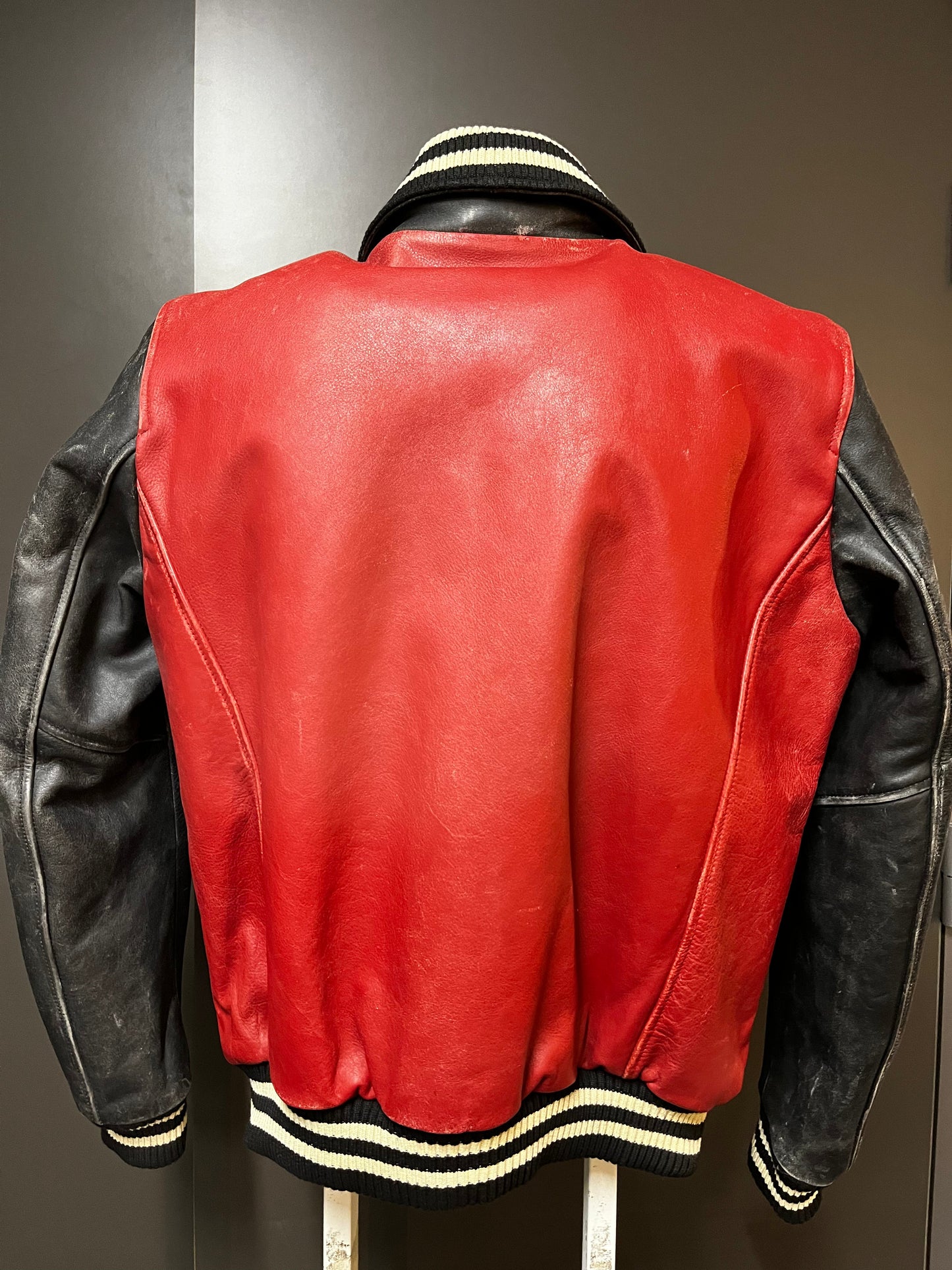 Blouson En Cuir rouge / noir SKATEBOARD COHIBA