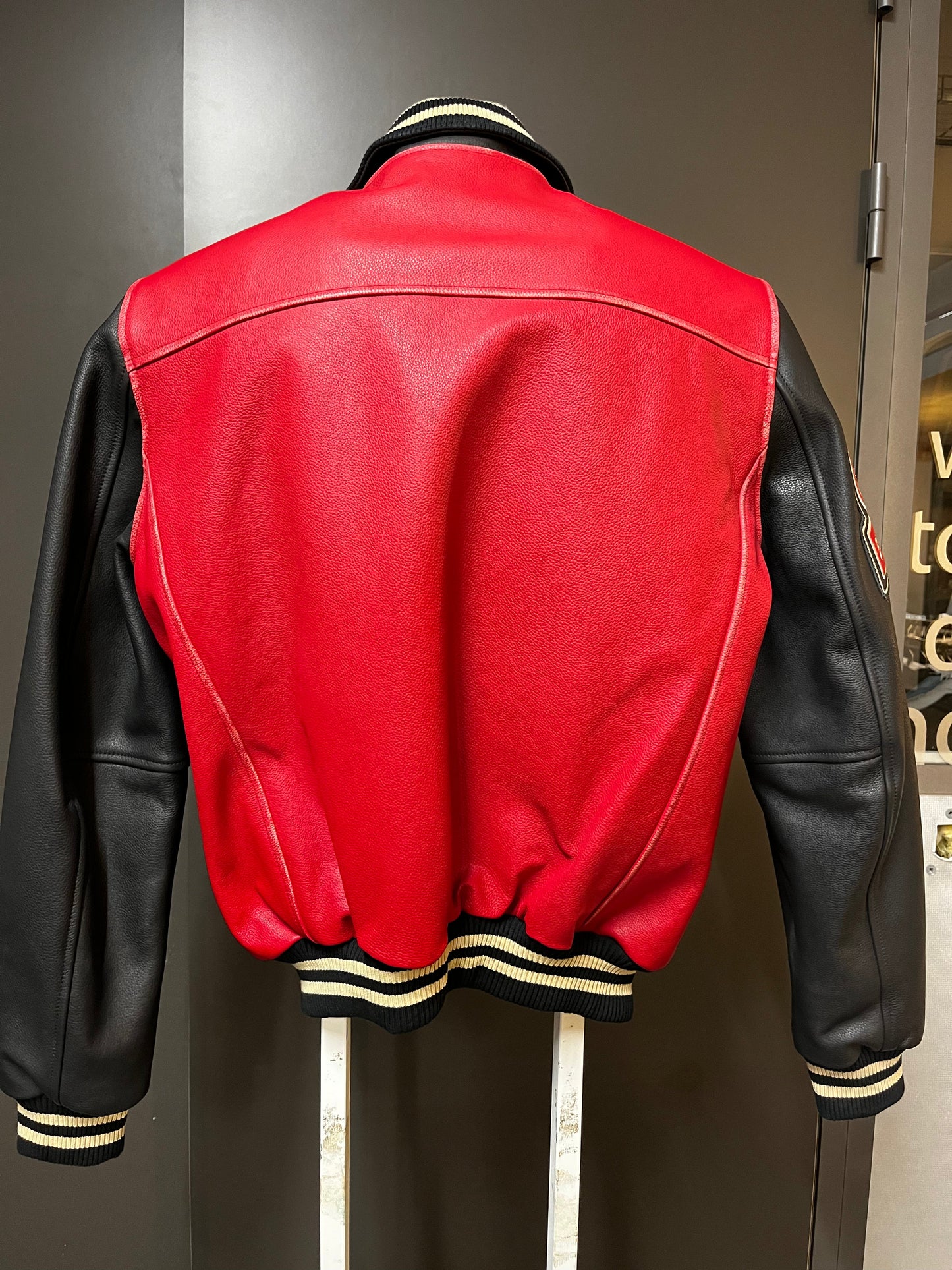 Blouson En Cuir rouge / noir SKATEBOARD COHIBA