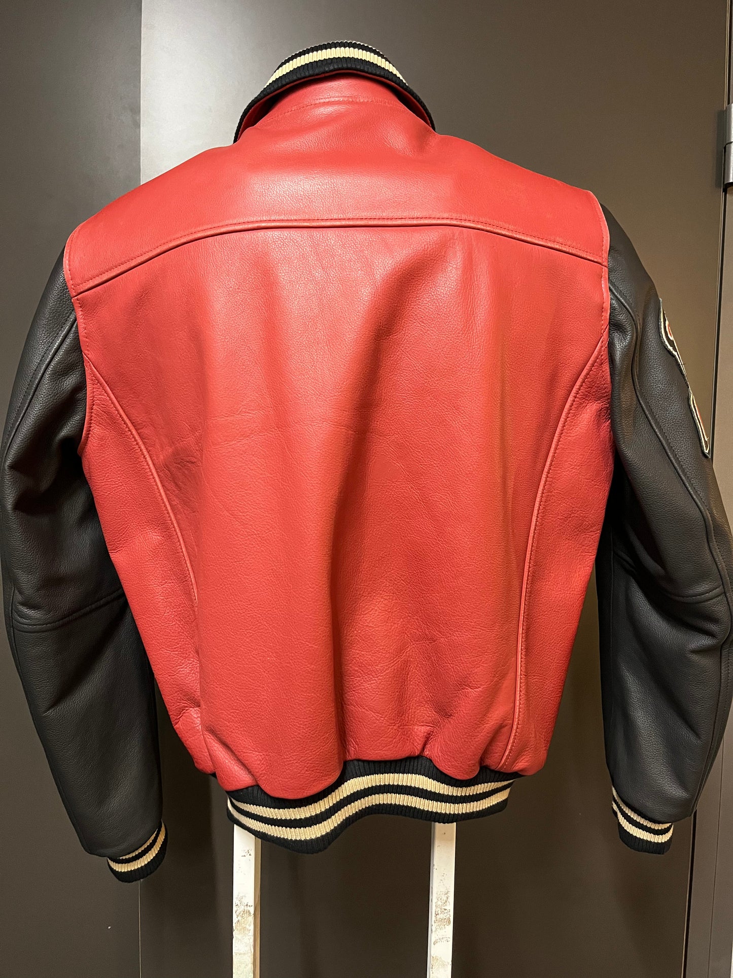 Blouson En Cuir rouge / noir SKATEBOARD COHIBA