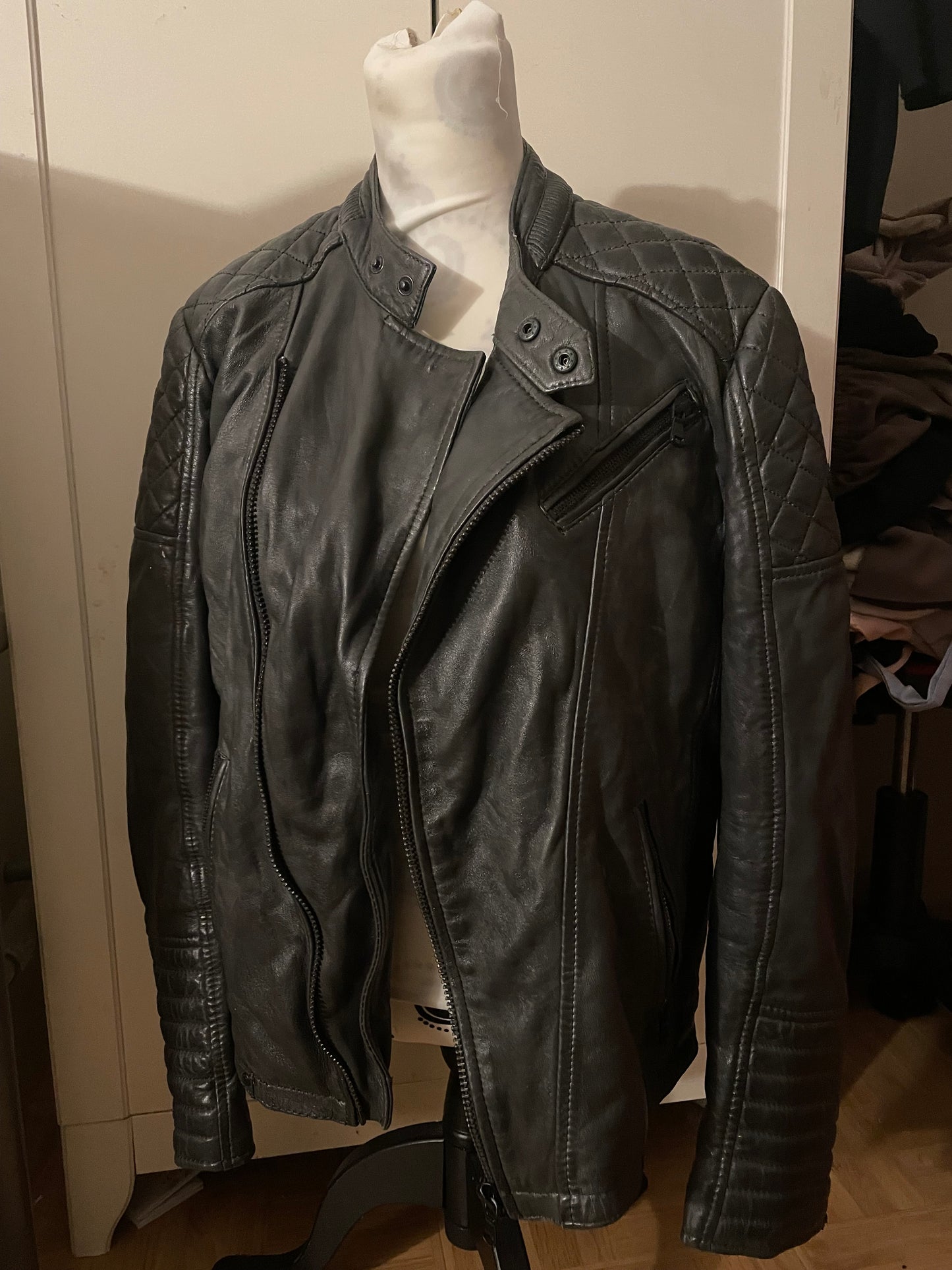 VESTE EN CUIR DE MOTARD