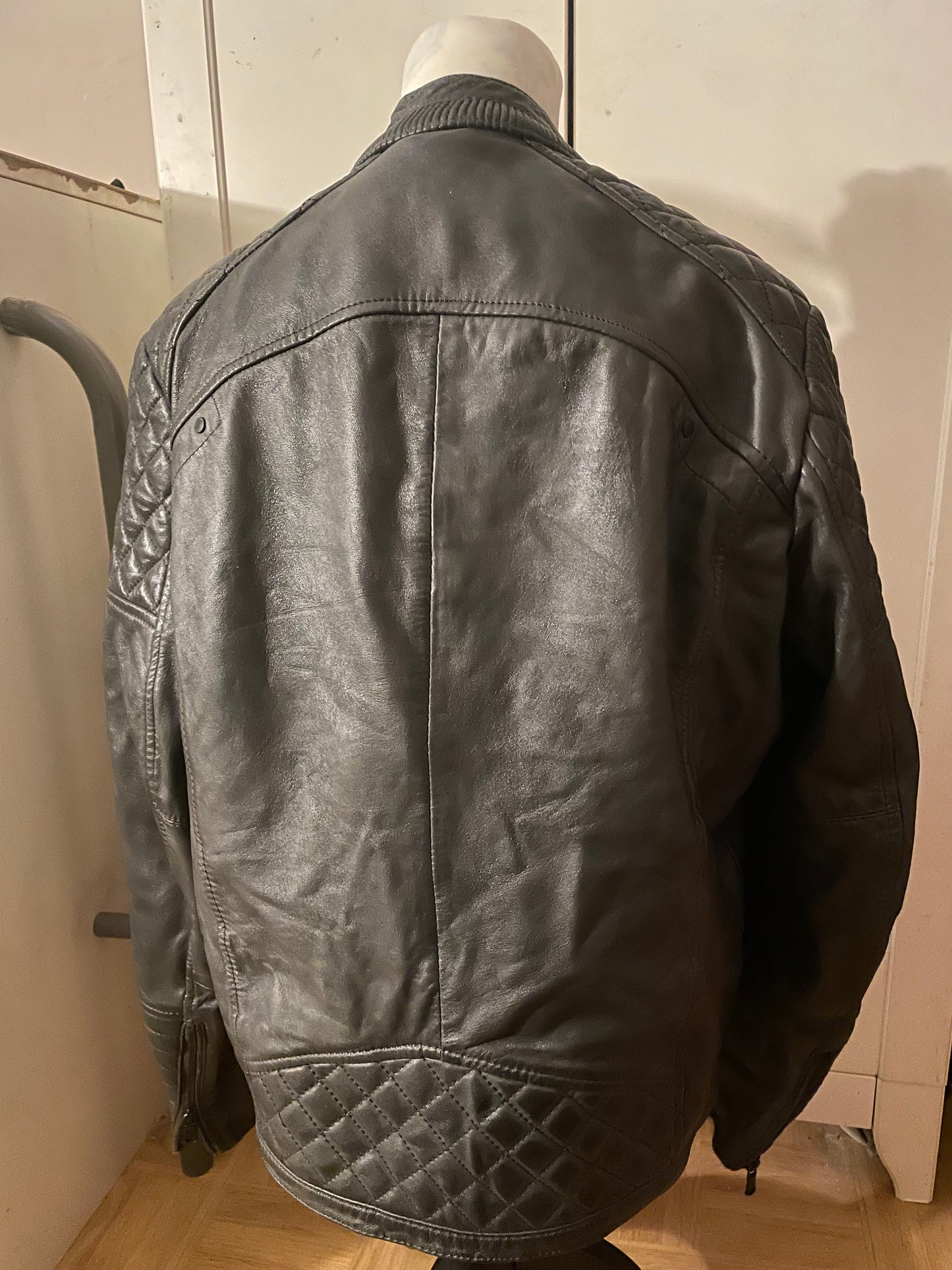 VESTE EN CUIR DE MOTARD