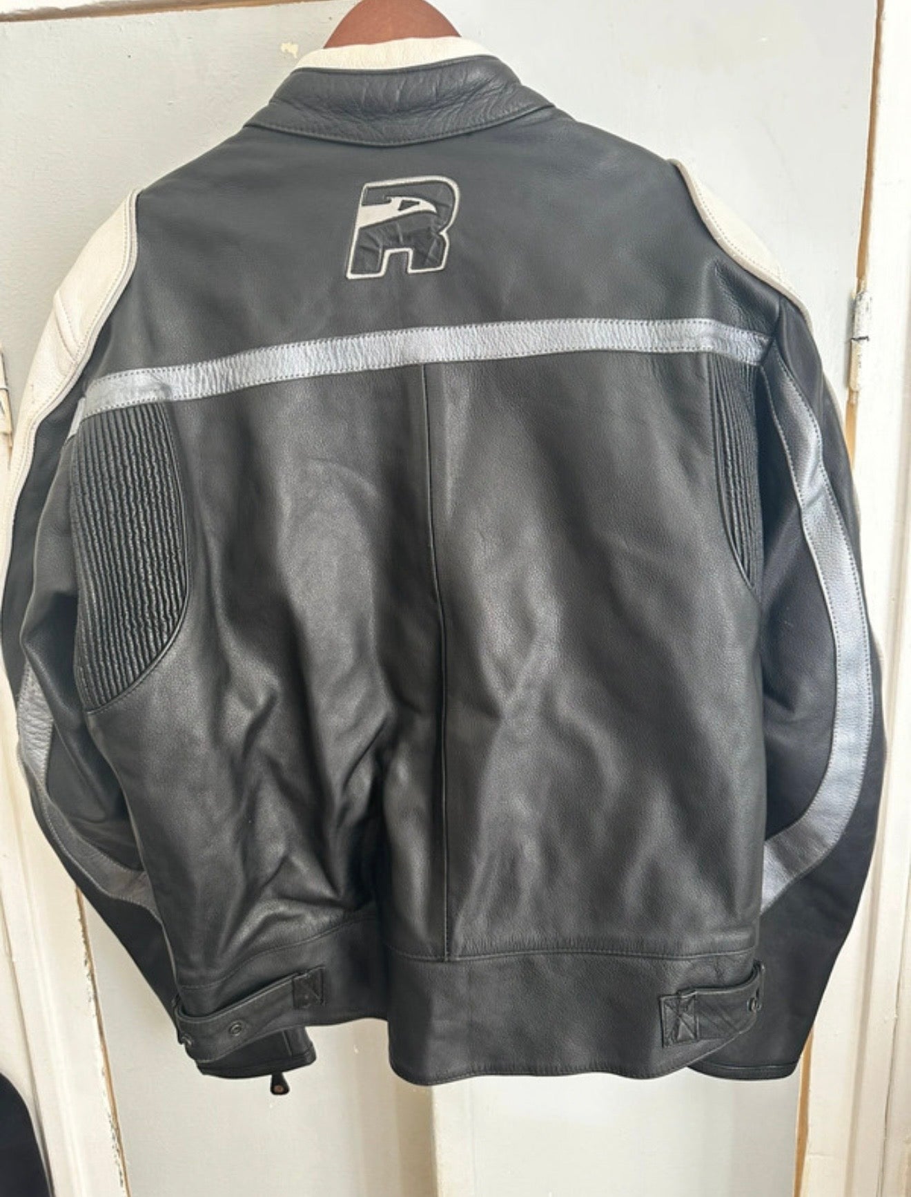 Blouson cuir moto noir et blanc