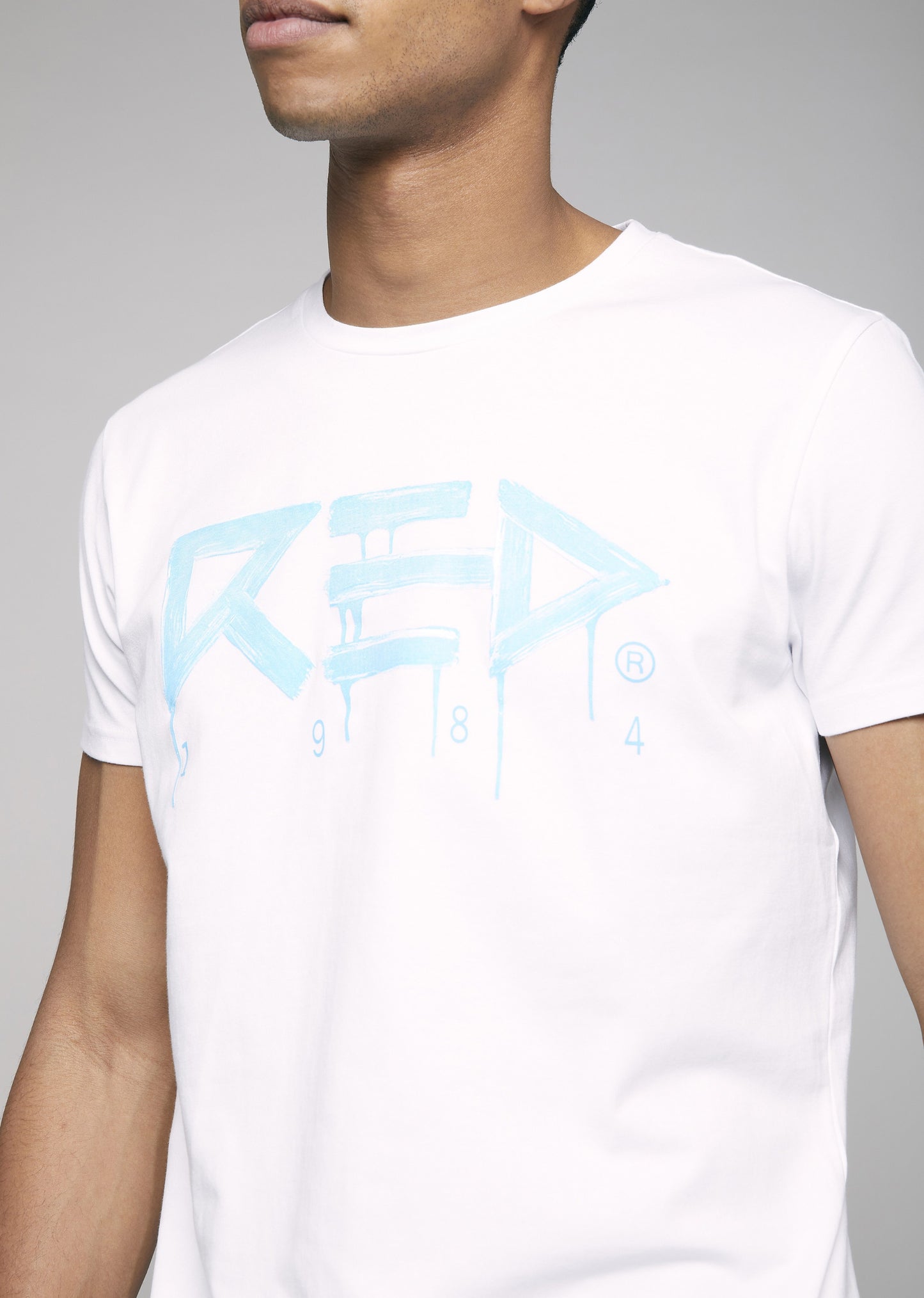 T-shirt UNDEFEATED LIFTED