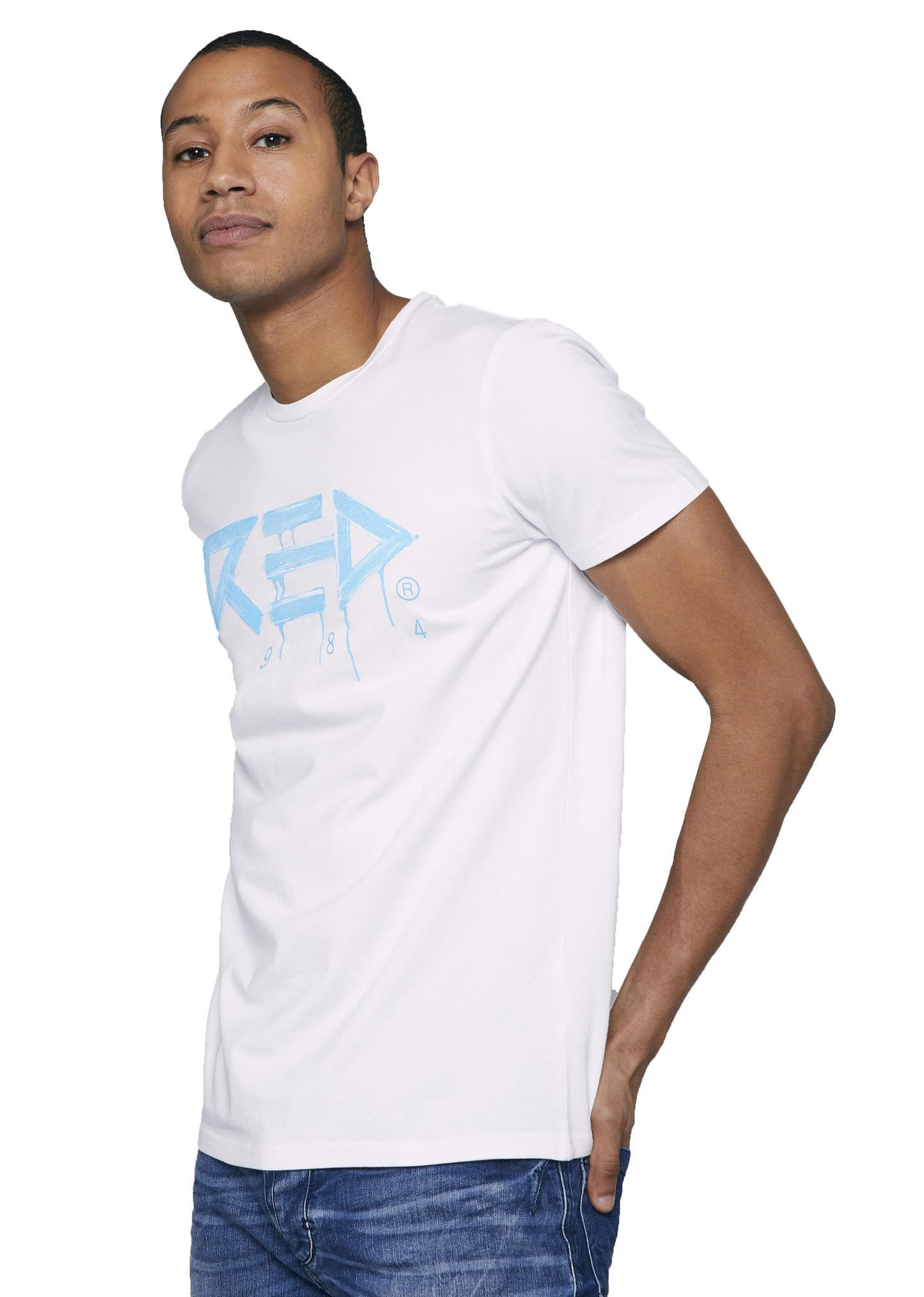T-shirt UNDEFEATED LIFTED